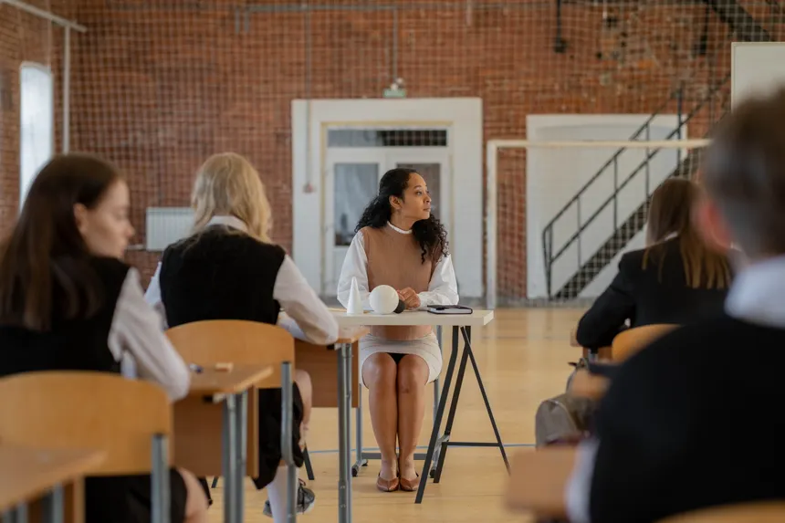 120-hour vs 180-hour vs 300-hour TEFL: Choosing the Right Certification Level